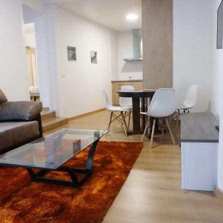 Apt 2 Acollidor Al Centre Historic De Vic Aptgarbi מראה חיצוני תמונה