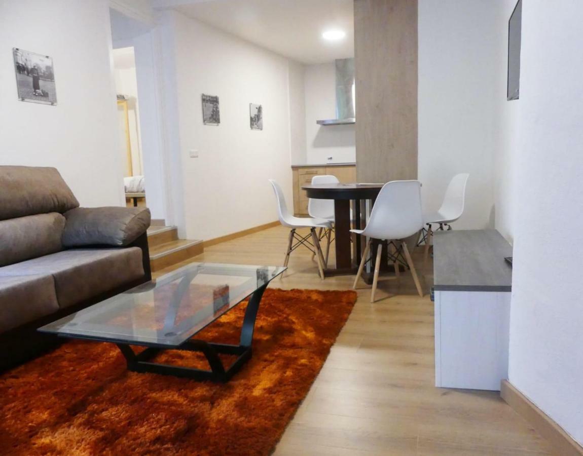 Apt 2 Acollidor Al Centre Historic De Vic Aptgarbi מראה חיצוני תמונה