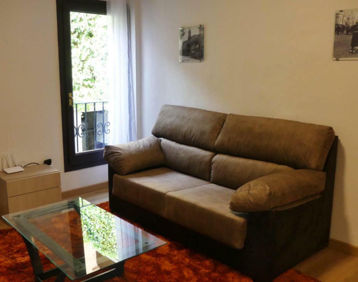 Apt 2 Acollidor Al Centre Historic De Vic Aptgarbi מראה חיצוני תמונה